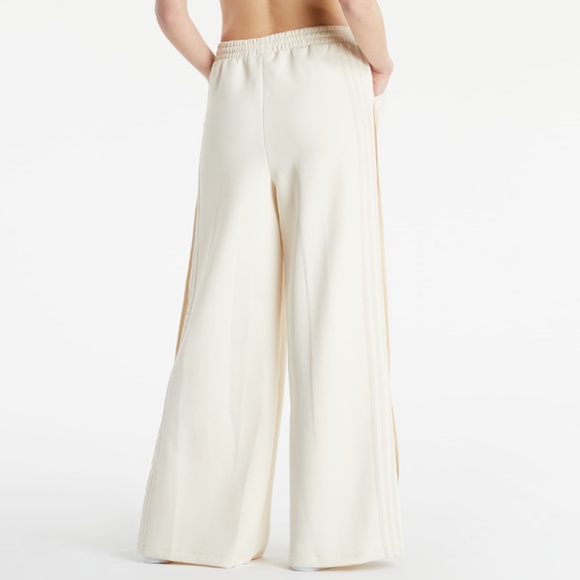 Brand New Adidas ADICOLOR CLEAN CLASSICS PANTS - Picture 3 of 16